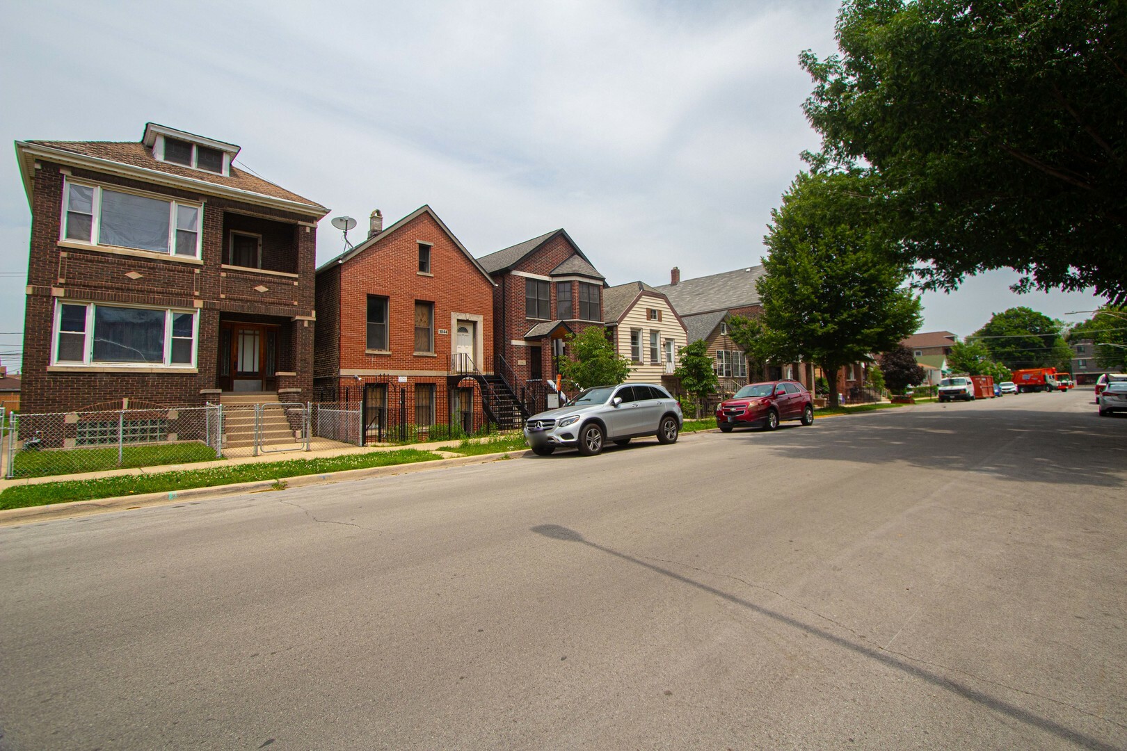 Property Photo:  1044 W 34th Place  IL 60608 