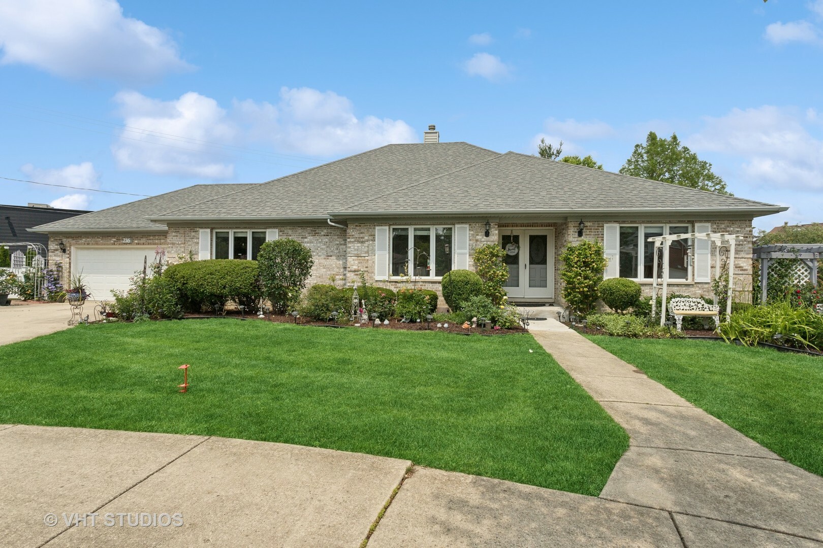 Property Photo: 216 Rosewood Court IL 60559