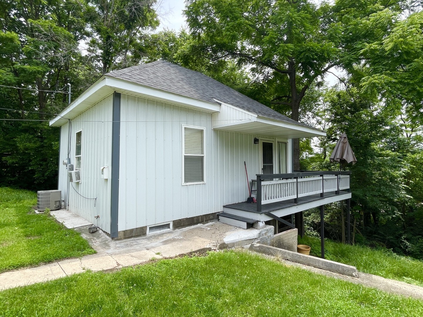 Property Photo:  42 2nd Street  IL 61301 