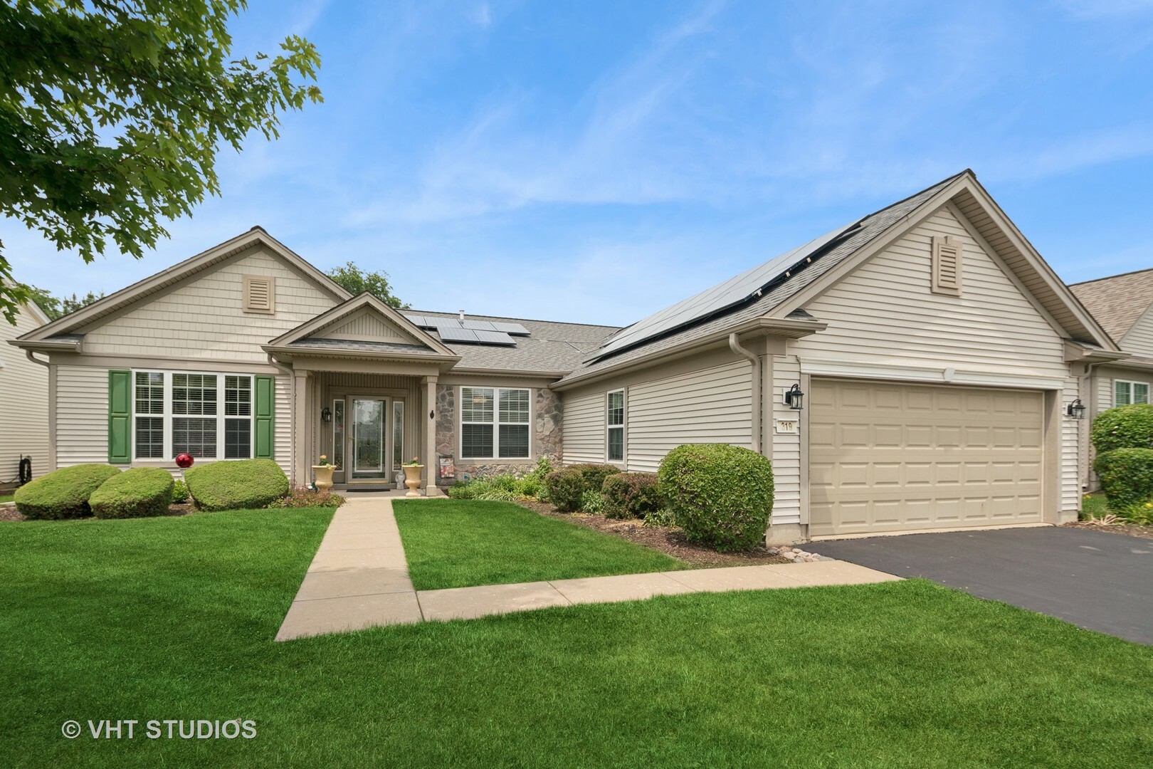 Property Photo:  319 Capital Drive  IL 60404 