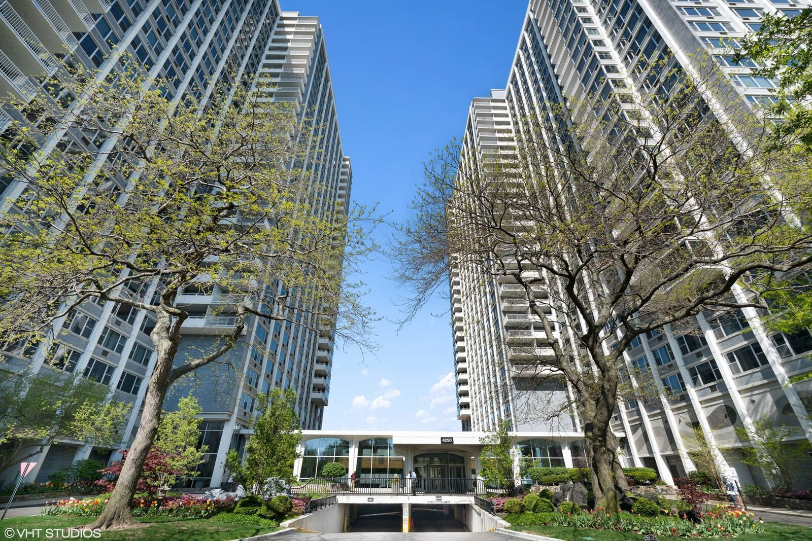 Property Photo: 4250 N Marine Drive 1013 IL 60613
