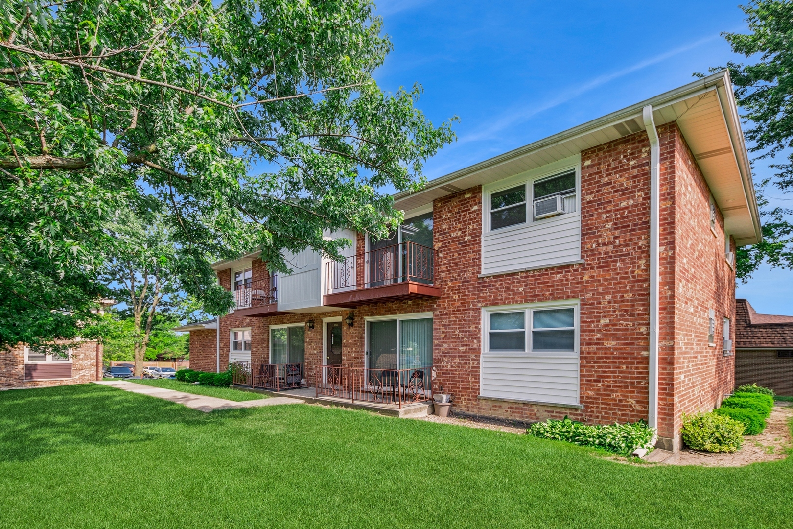 Property Photo: 15290 El Cameno Terrace 2W IL 60462