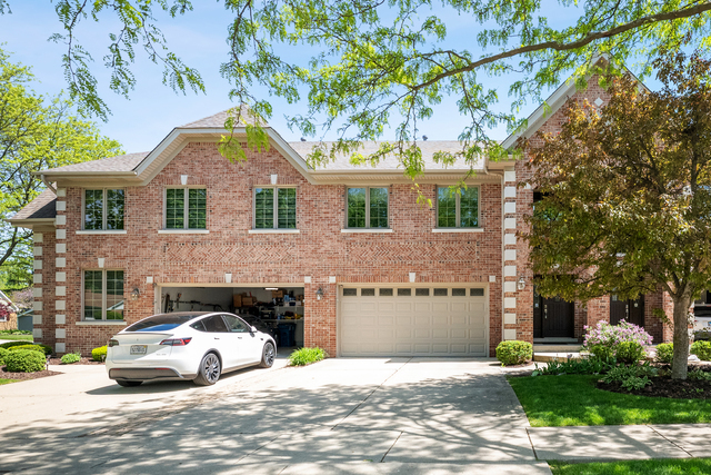 Property Photo: 227 N Maple Street 227 IL 60143