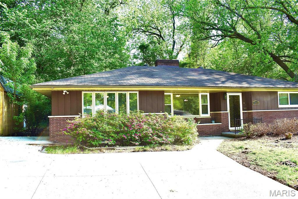 Property Photo: 2200 Krug Place IL 62002