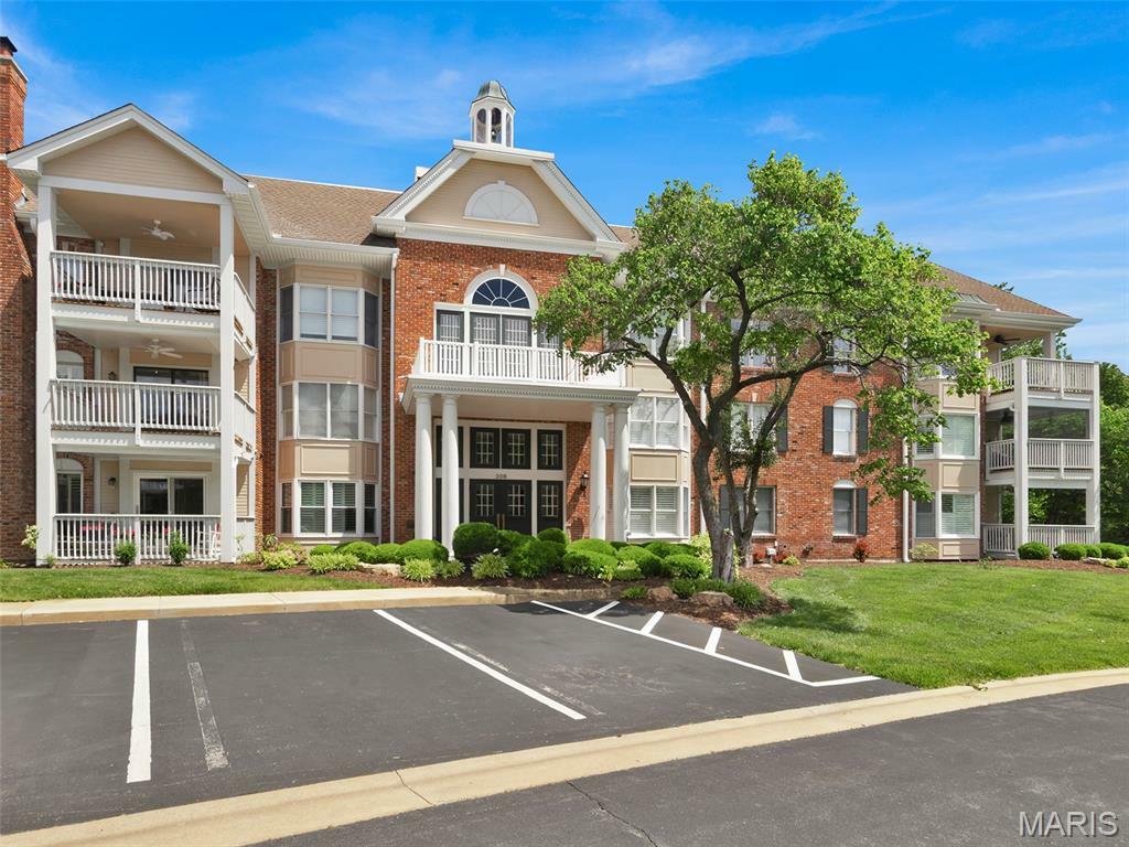 Property Photo: 208 Ambridge Court 106 MO 63017
