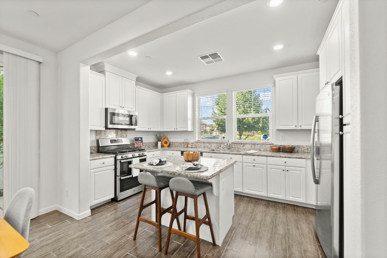 Property Photo:  1044 Essington Lane  CA 95747 