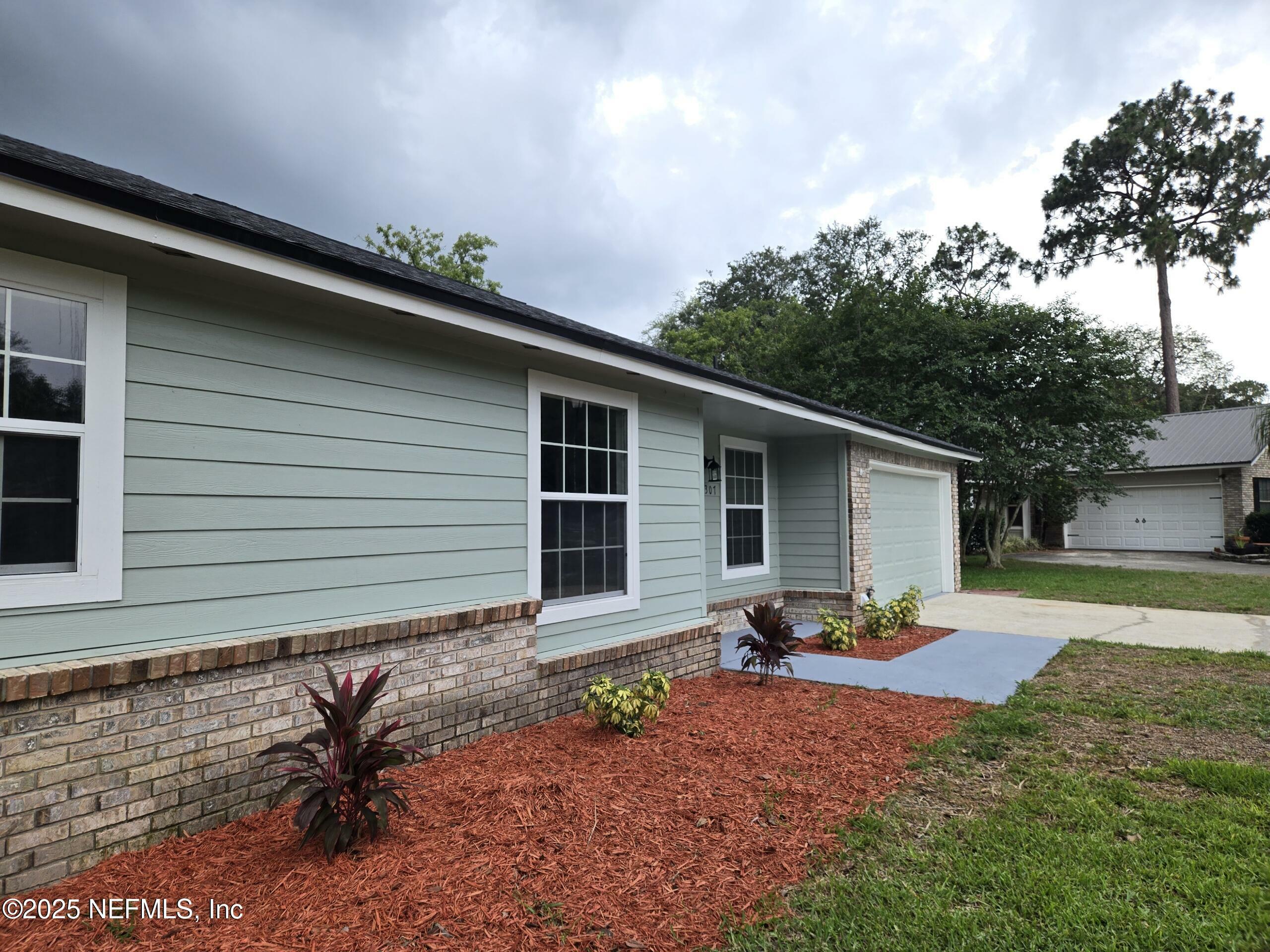 Property Photo: 12307 Windstream Lane FL 32258
