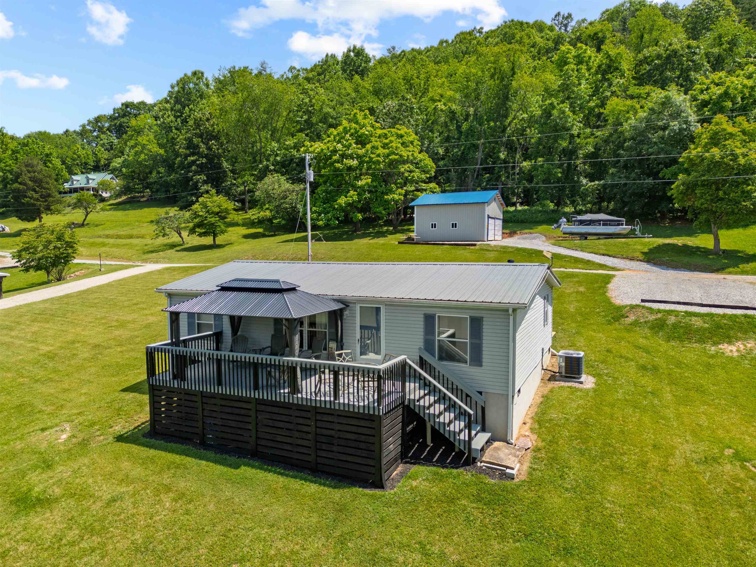 4276 Paradise Road  Hiwassee VA 24347 photo