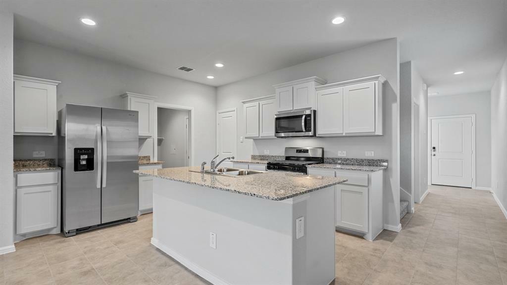 Property Photo: 116 Ivy Terrace TX 76023