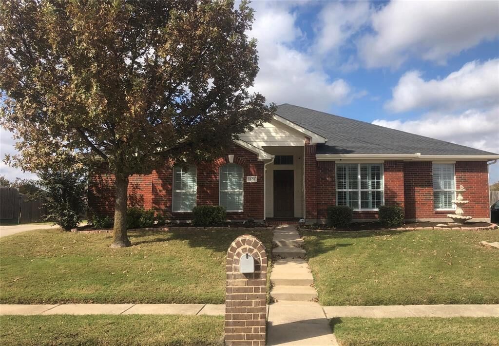 Property Photo:  1308 Buckingham Drive  TX 75126 