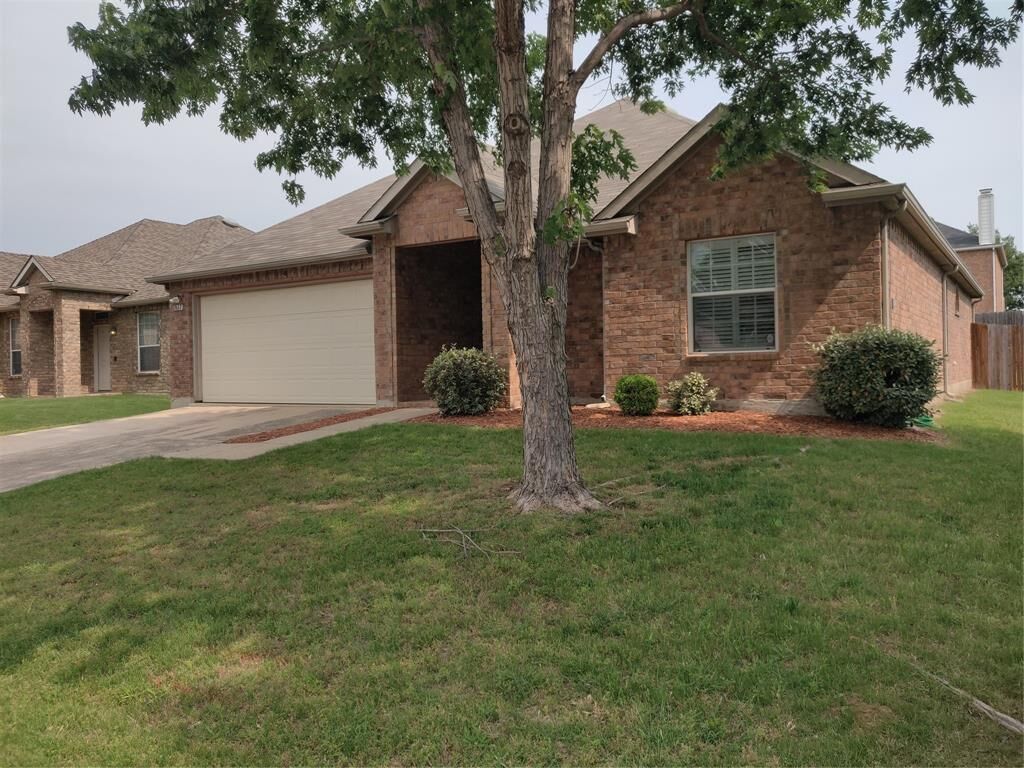 Property Photo: 1917 Silver Leaf Drive TX 75068