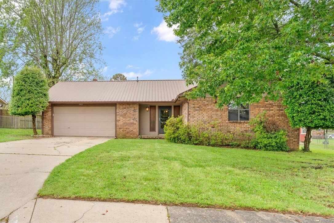 Property Photo:  3903 Clark Avenue  AR 72762 