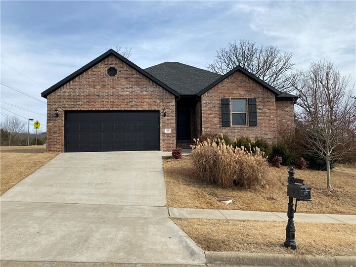 108 S Woodsprings Drive  Fayetteville AR 72701 photo