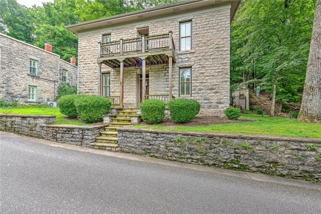 Property Photo: 32 Armstrong Street AR 72632