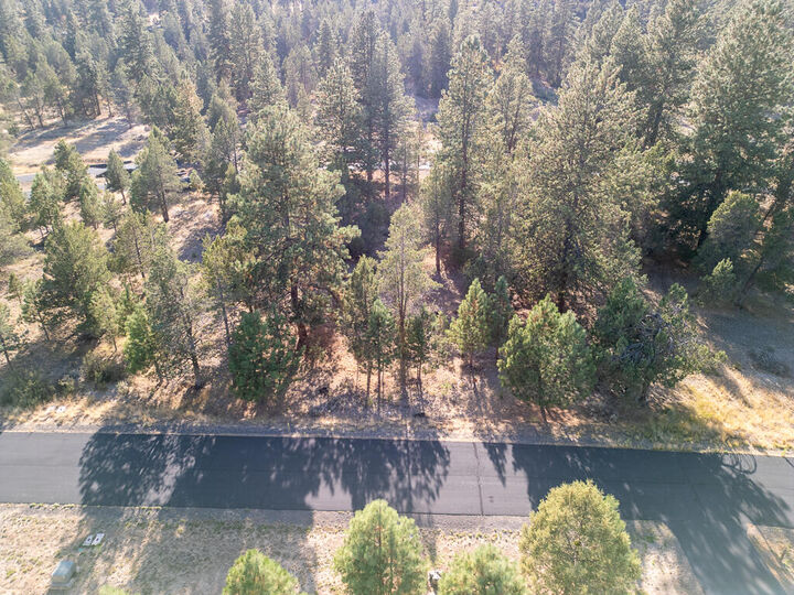 Property Photo:  1138 Paper Birch Way  OR 97601 