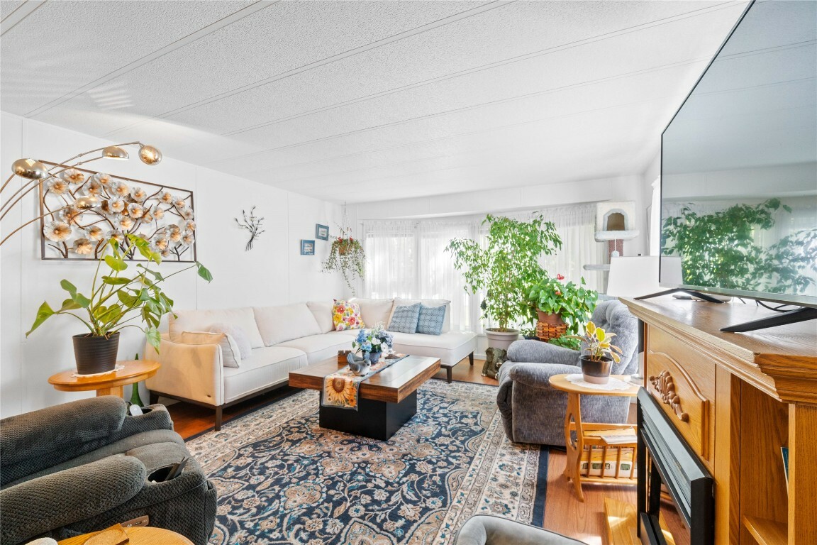 Property Photo: 1361 30 Street SE 1 BC V1E 2N4