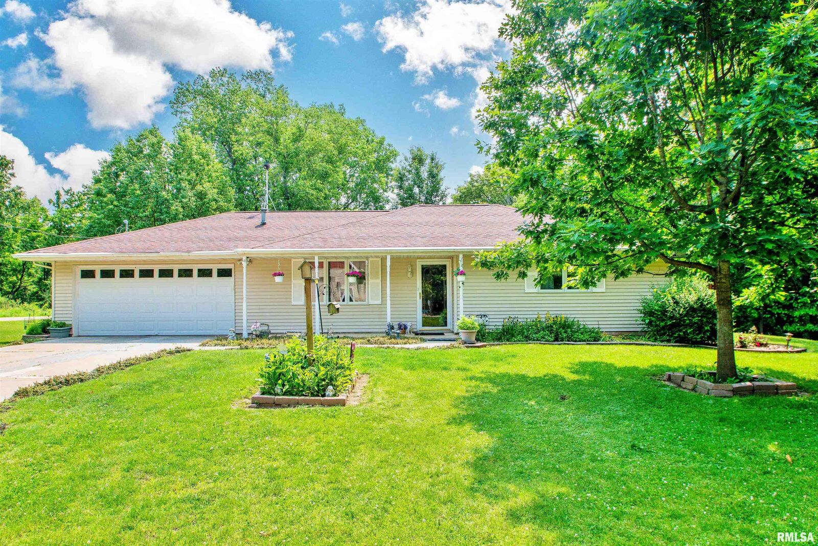Property Photo:  100 Oakridge Court  IL 61428 