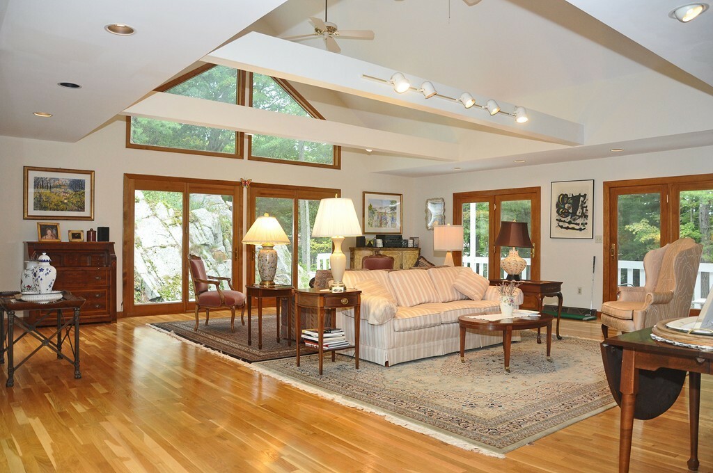 Property Photo: 4 Crestview Ln MA 02186