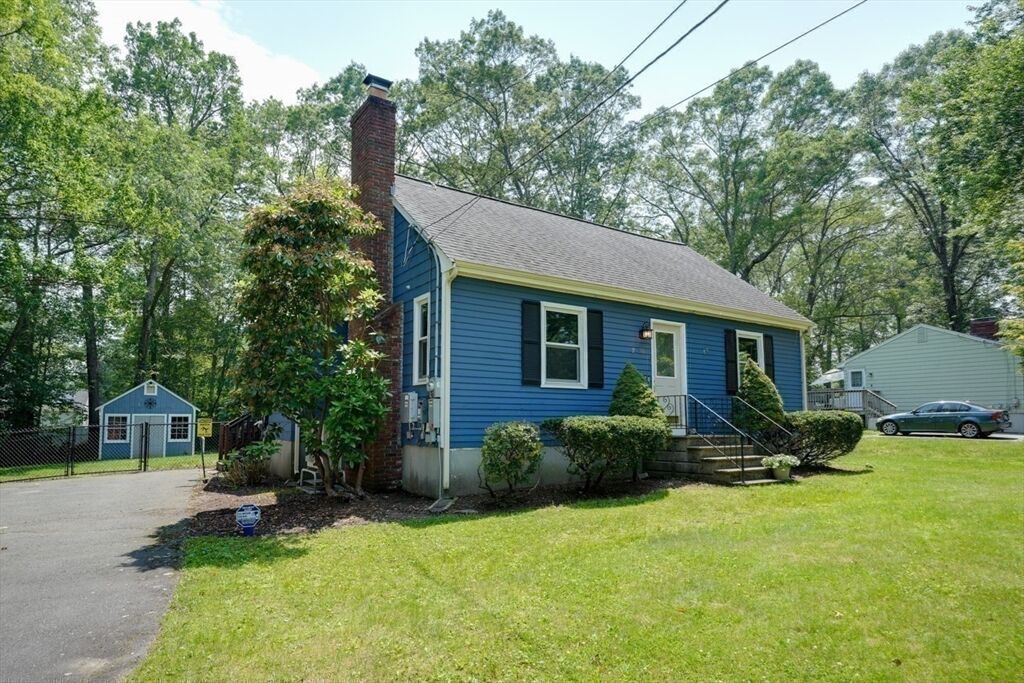 Property Photo:  10 Laurel Lane  MA 02019 