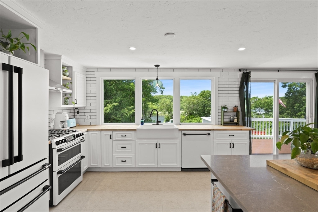 Property Photo:  35 Rose Meadow Ln  MA 02536 