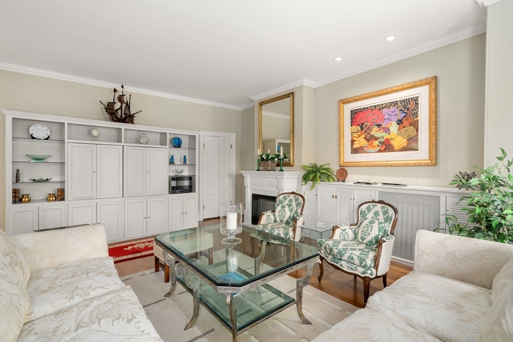 Property Photo: 33 Chestnut St 5 MA 02108
