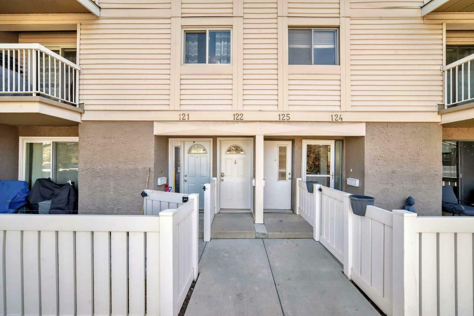 Property Photo:  3015 51 Street SW 122  AB T3E 6N5 
