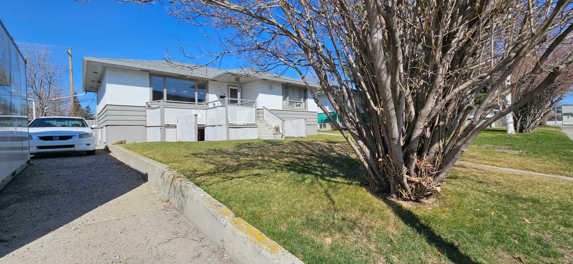 3419 Kerry Park Road SW  Calgary AB T3E 4S5 photo