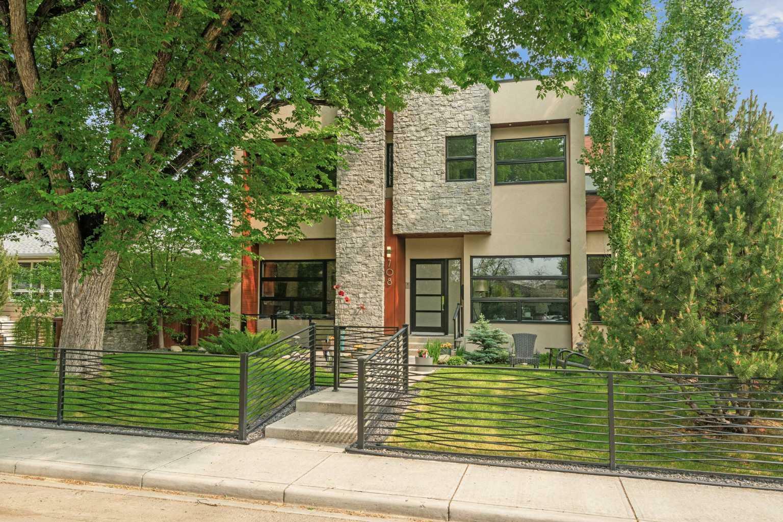 708 33A Street NW  Calgary AB T2N 2X1 photo