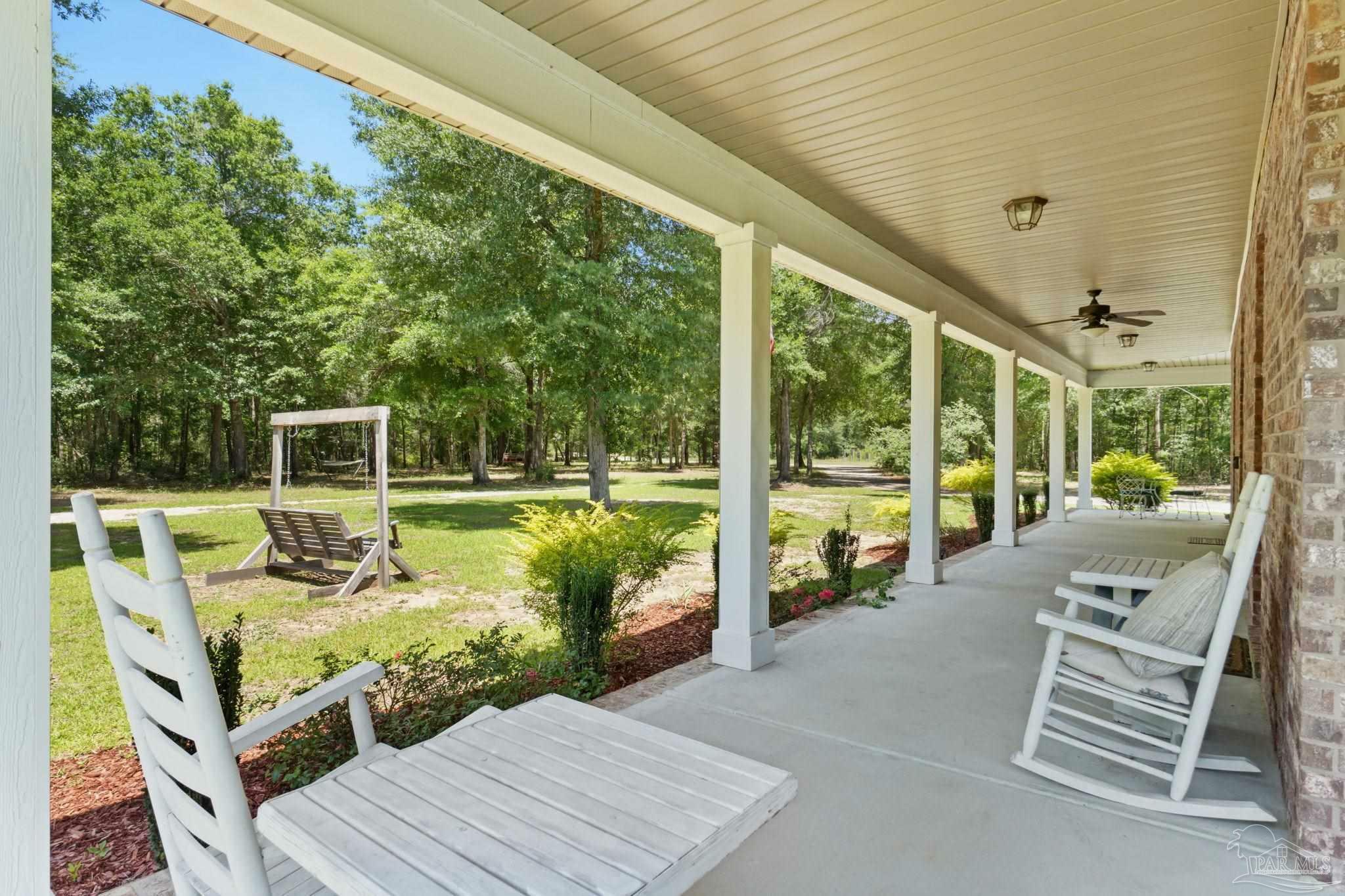 Property Photo: 7146 Peaceful Ln FL 32570