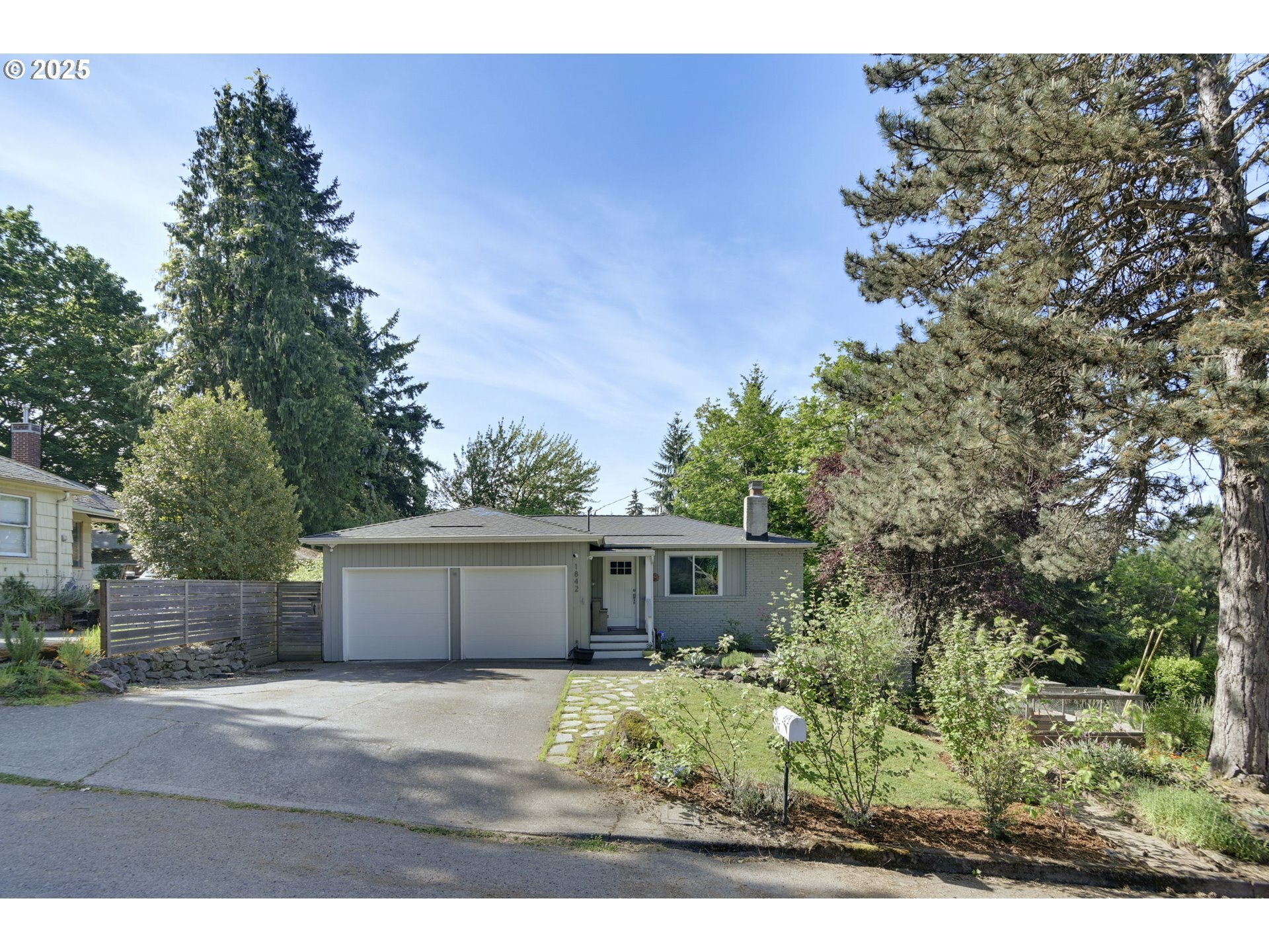 Property Photo: 1842 SW Lobelia St OR 97219
