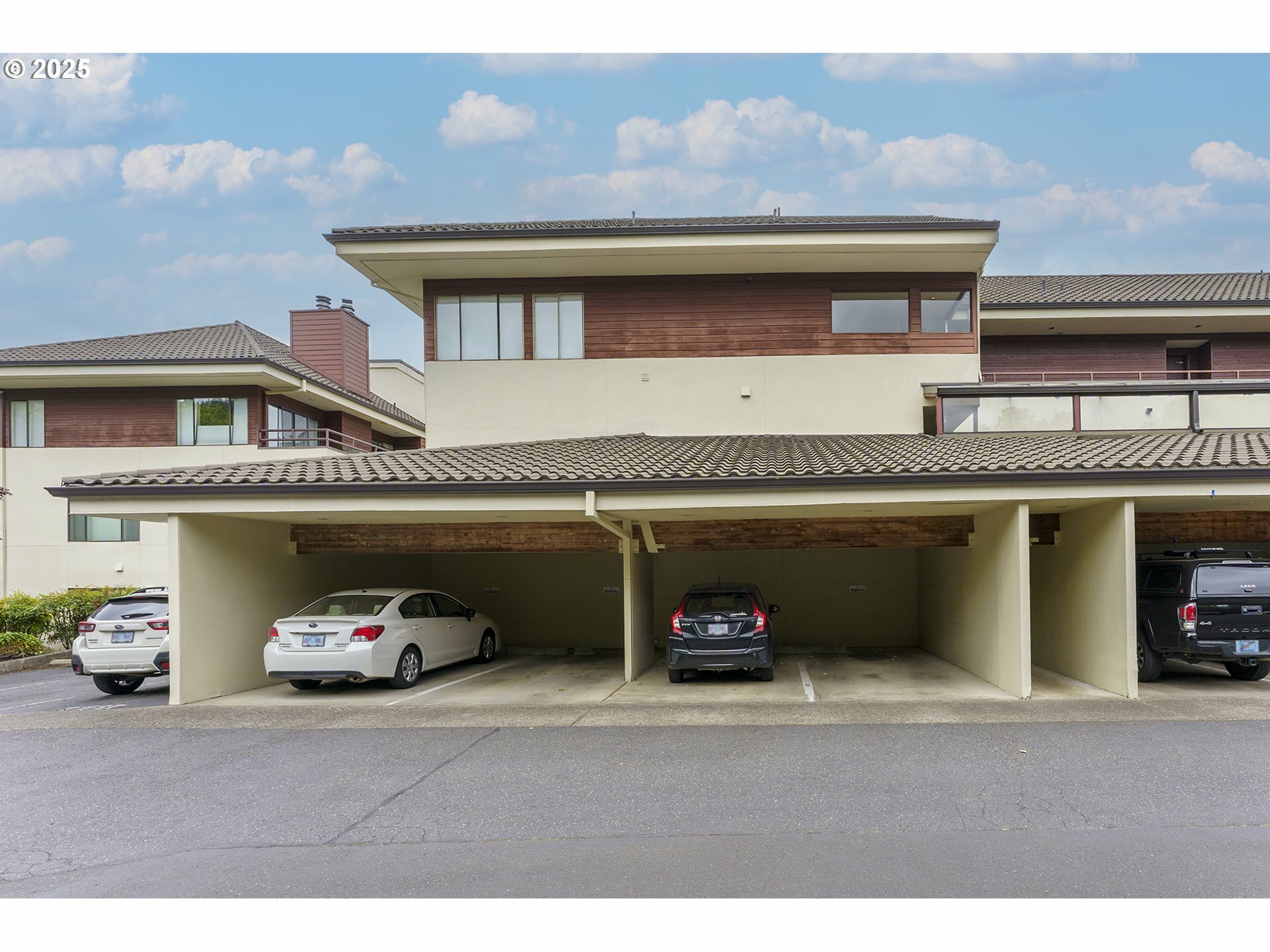 Property Photo: 5250 S Landing Dr 111B1 OR 97239