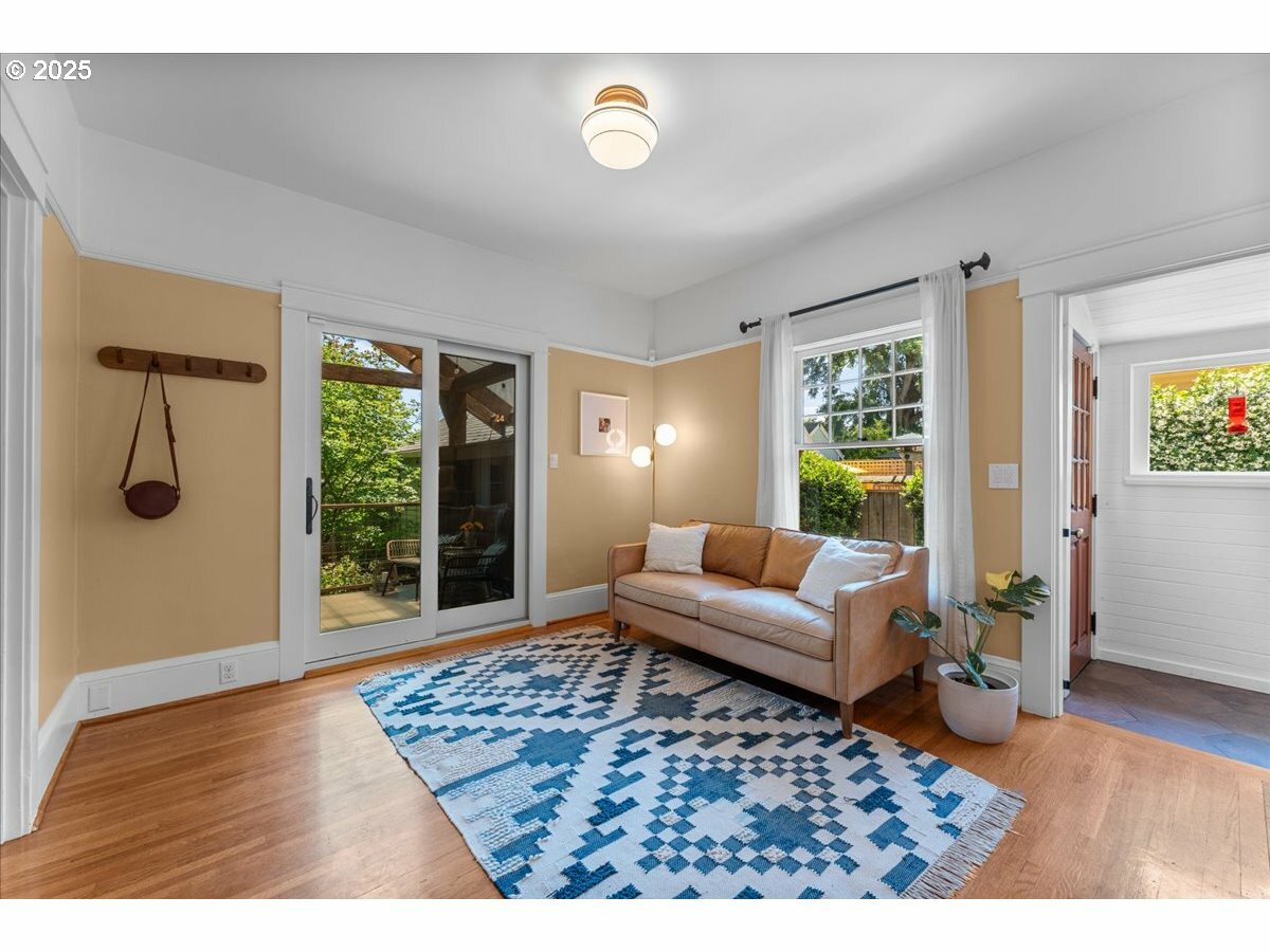 Property Photo: 7114 SE 18th Ave OR 97202