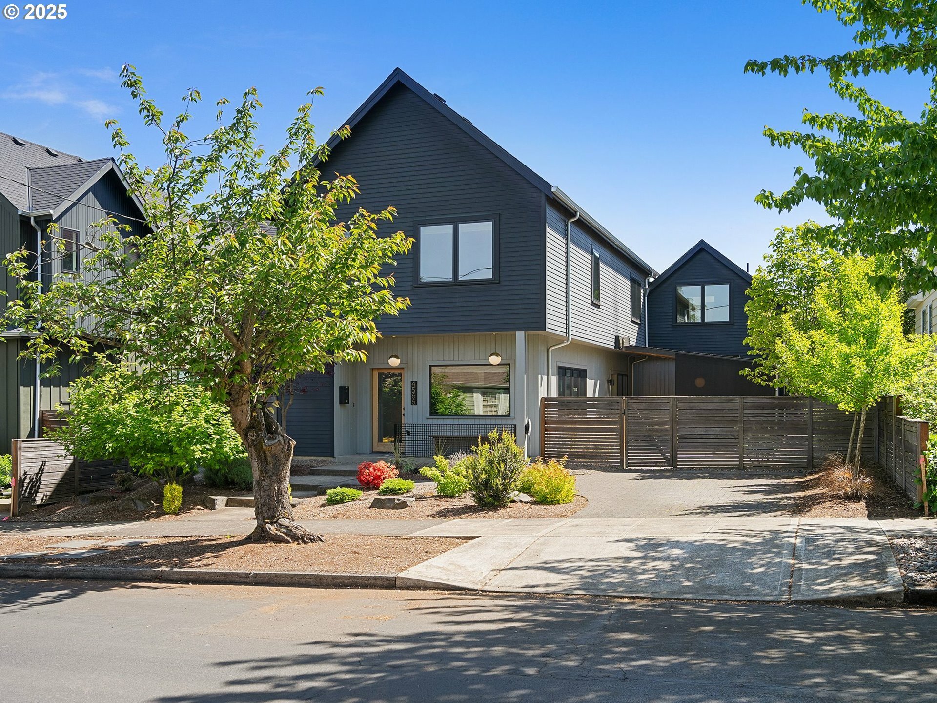 Property Photo: 4566 NE Cesar E Chavez Blvd OR 97211