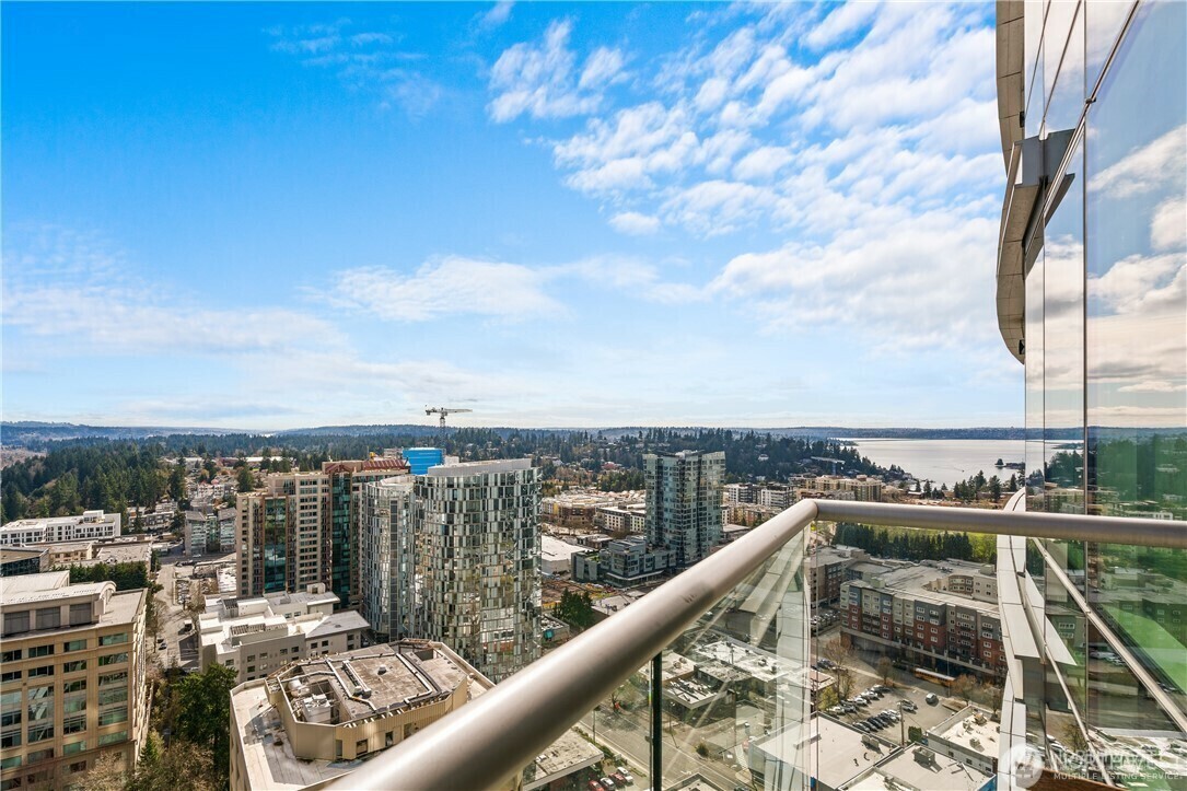 Property Photo: 10700 NE 4th Street 2612 WA 98004