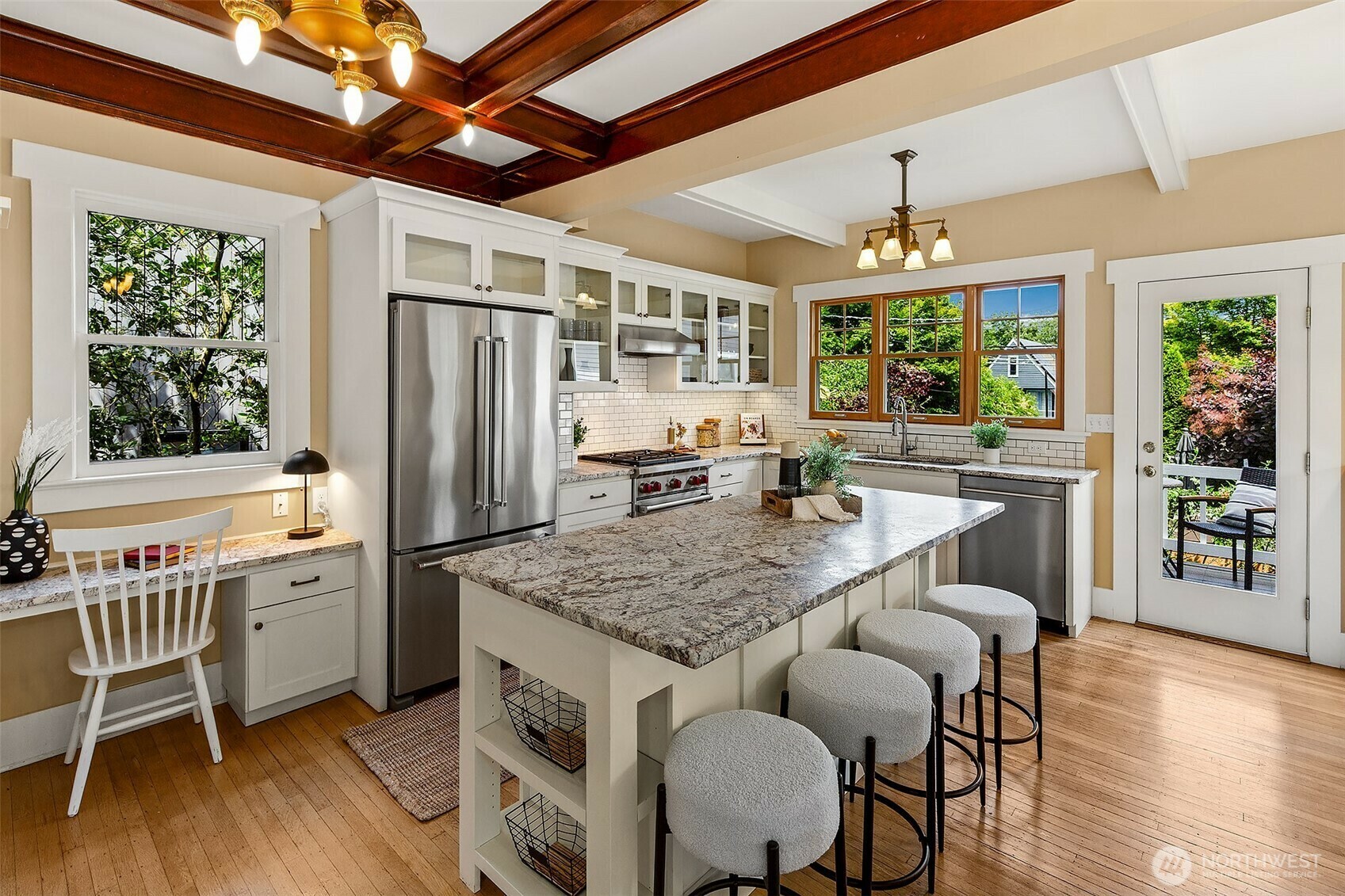 Property Photo:  2406  5th Avenue W  WA 98119 