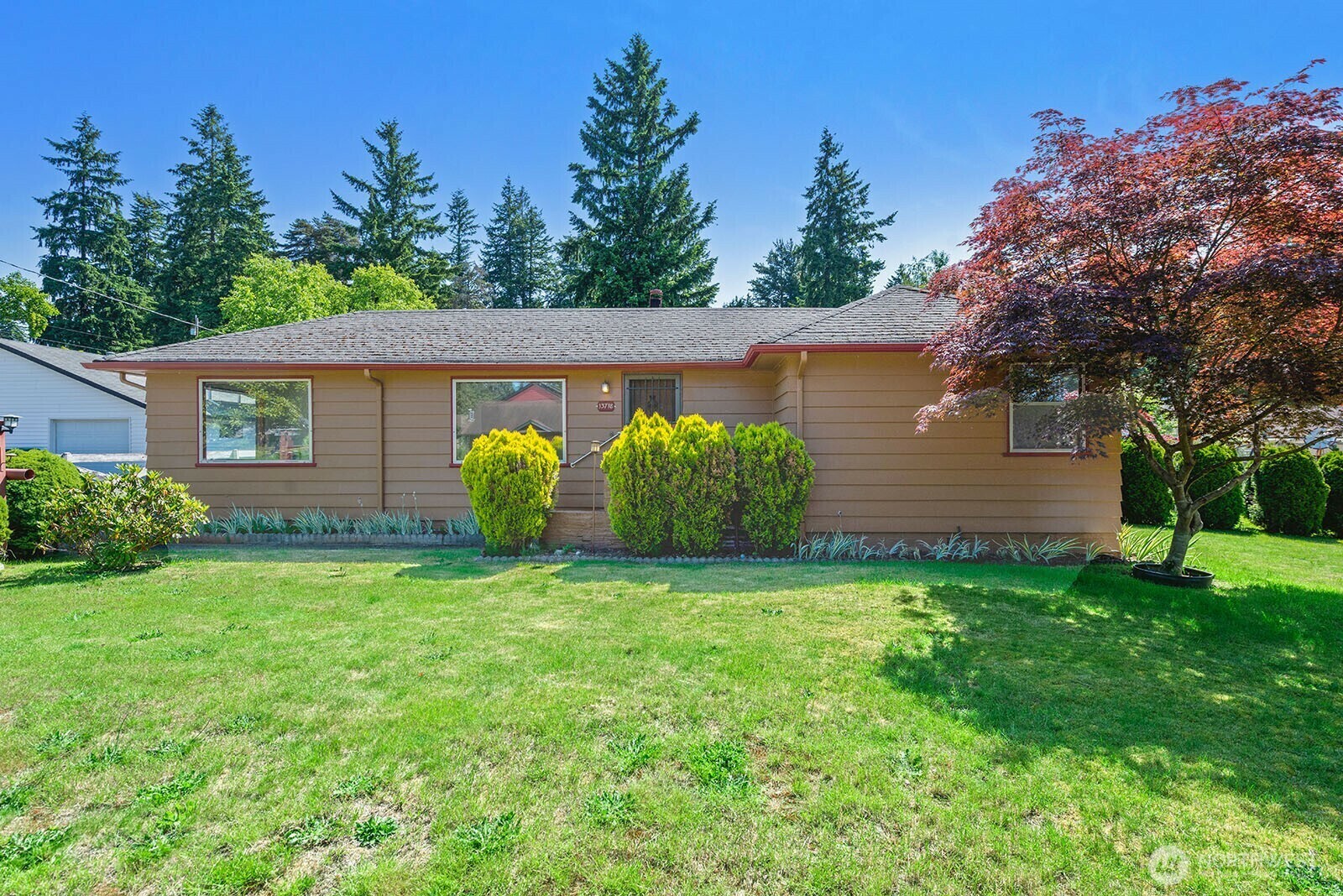Property Photo: 13718 20th Avenue NE WA 98125