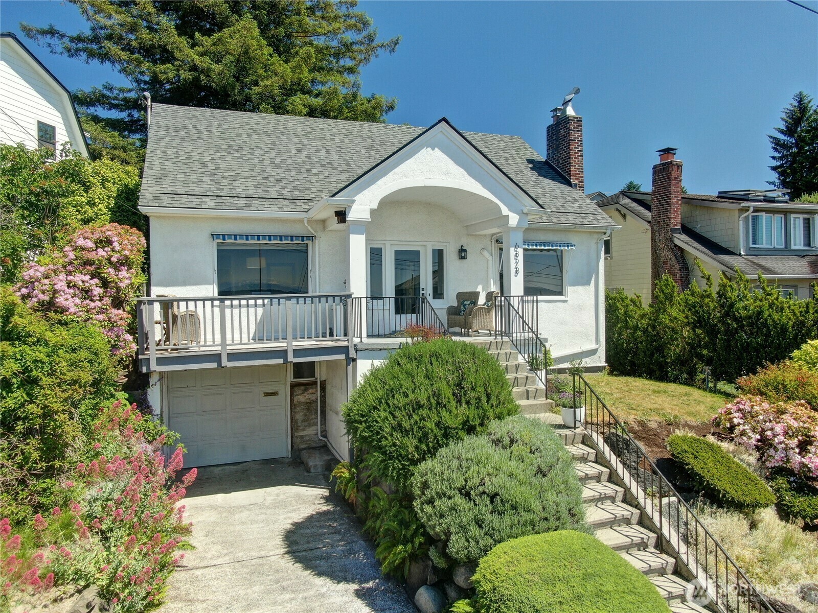 Property Photo: 6828 35th Avenue NW WA 98117