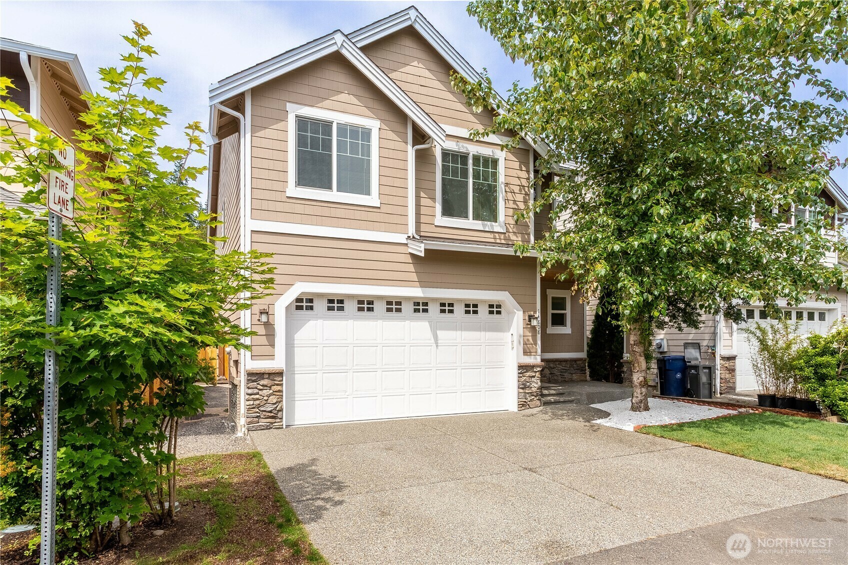 Property Photo: 14808 26th Place W 2 WA 98087