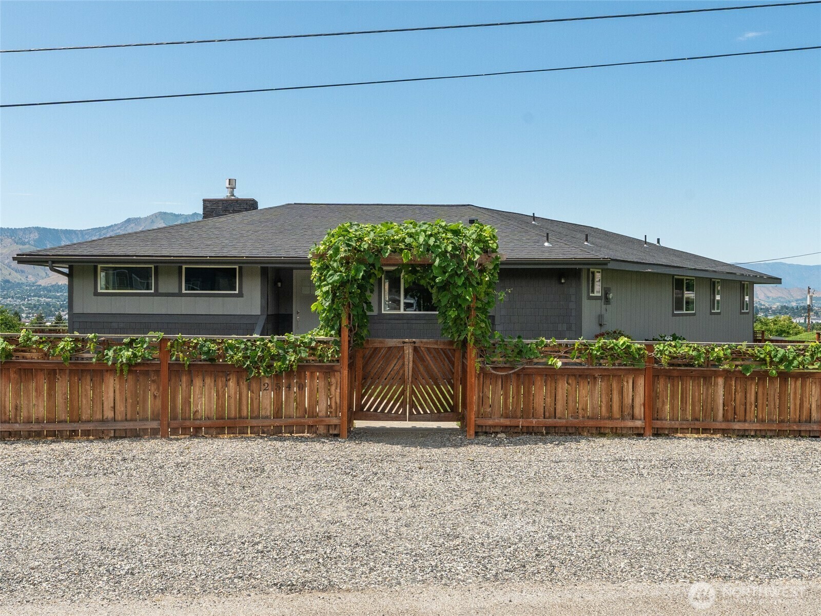 Property Photo: 2540 N Astor Avenue WA 98801
