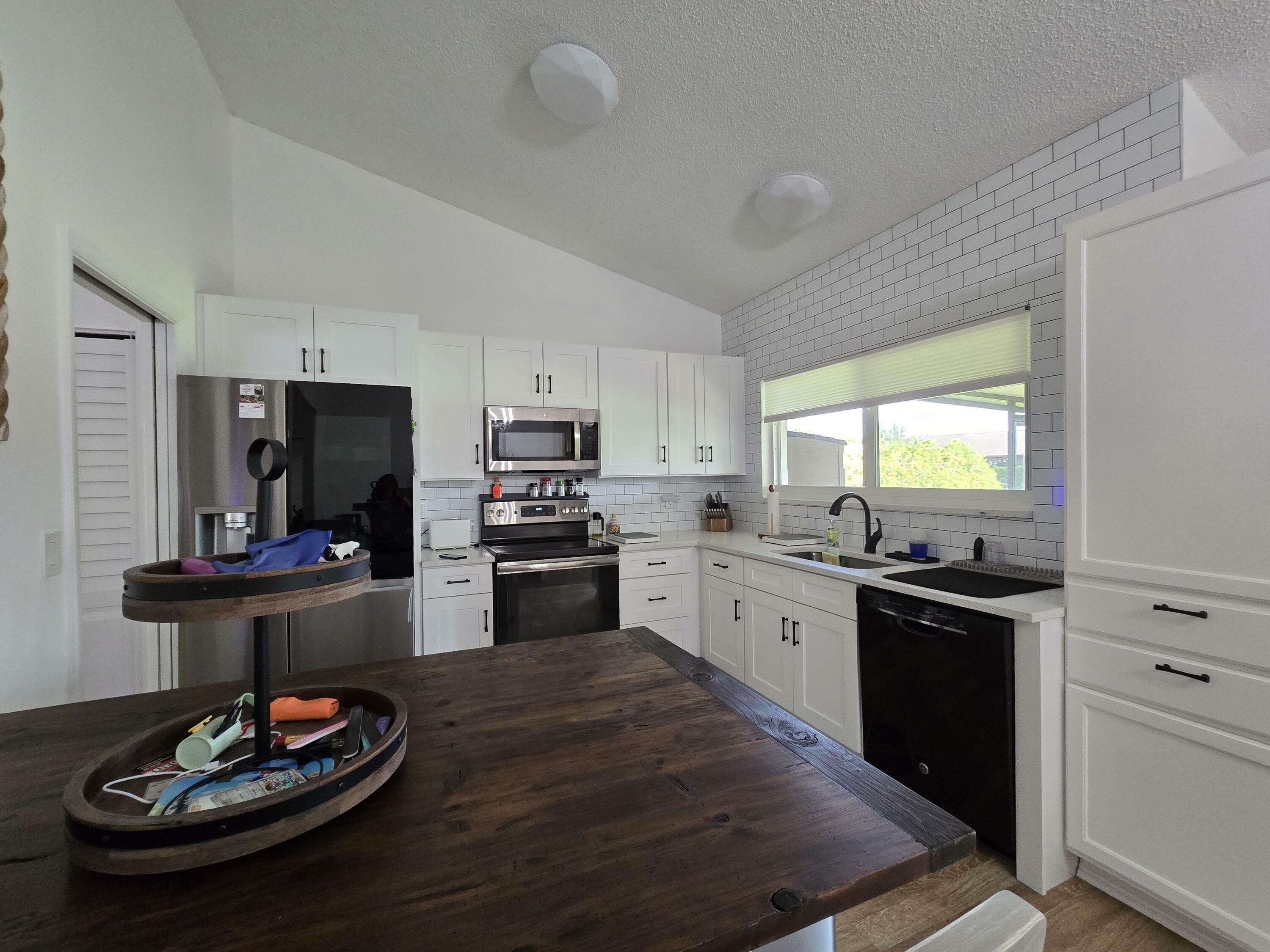 Property Photo: 8116 Chatuga Court FL 33467