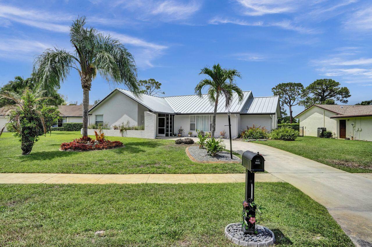 Property Photo: 8116 Chatuga Court FL 33467