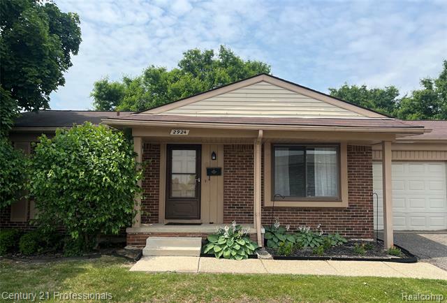 Property Photo: 2924 Roundtree Drive MI 48083