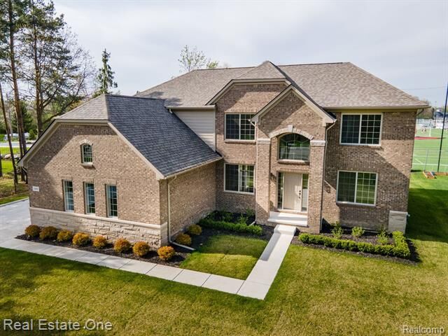 Property Photo:  3122 Frankton Drive  MI 48083 