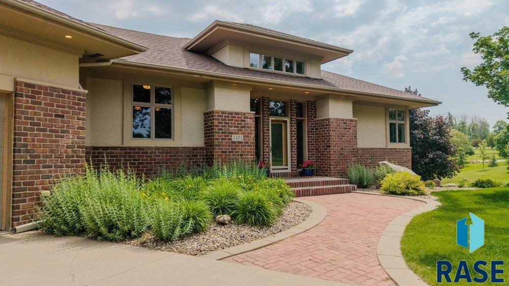Property Photo: 7401 W Rocky Ridge Cir SD 57106