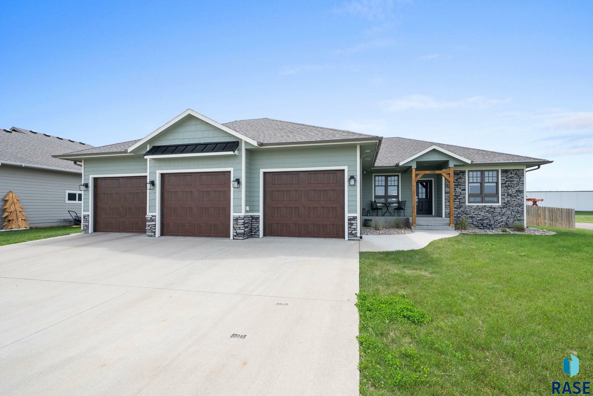 Property Photo: 205 Quartzite Ave SD 57064