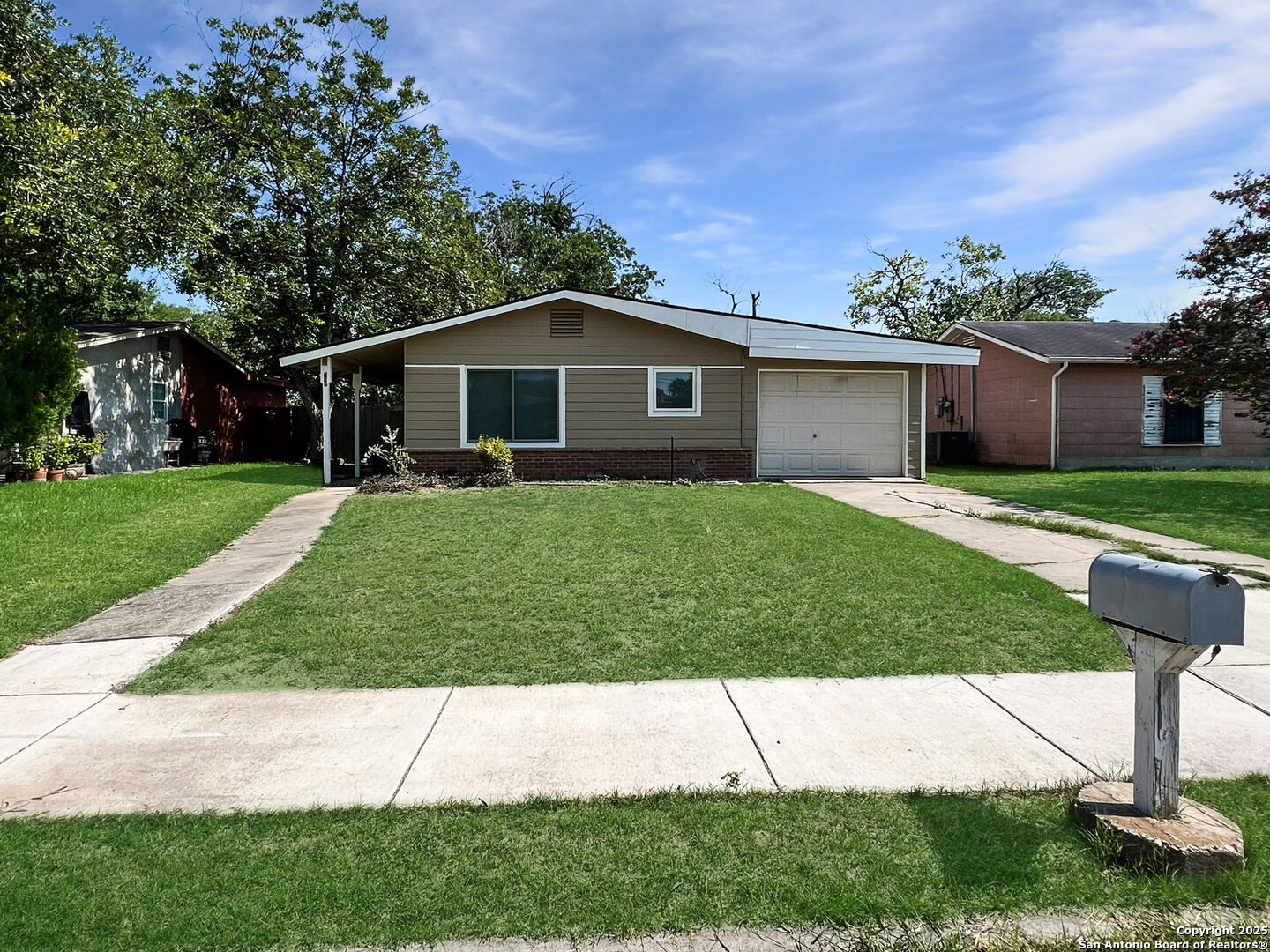 Property Photo:  702 Deely Pl  TX 78221 