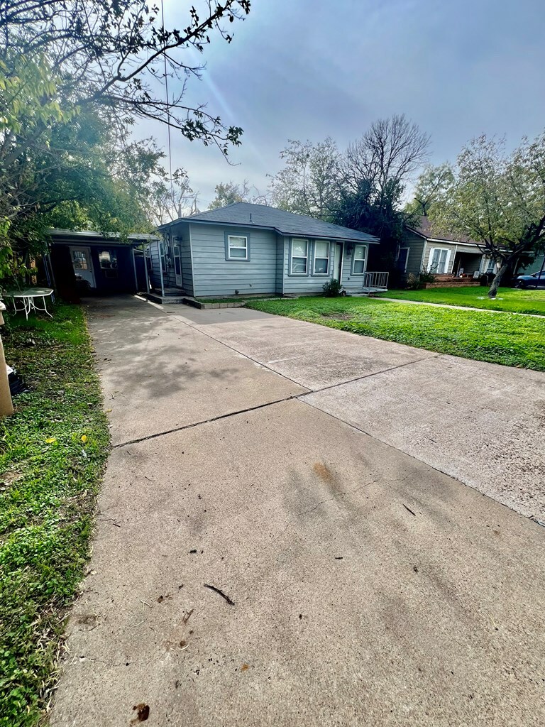 Property Photo: 1909 Bailey St TX 76901
