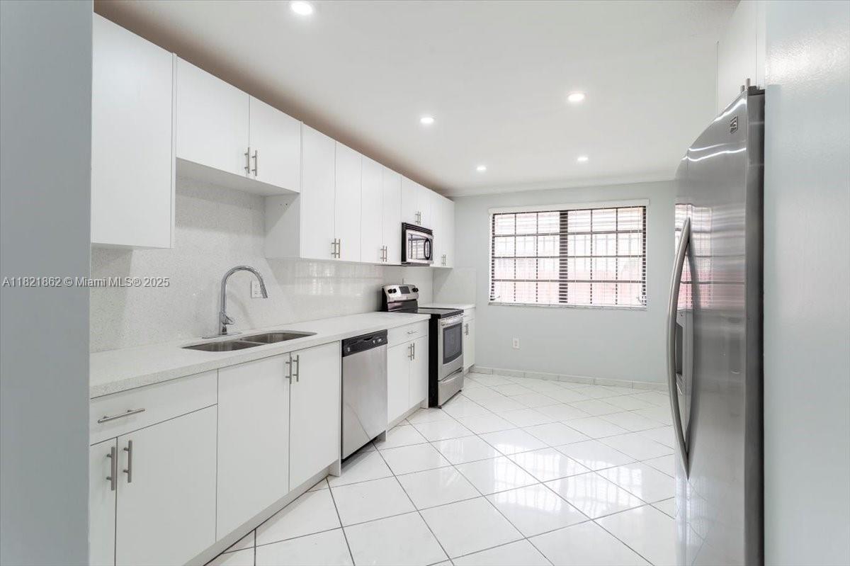 Property Photo: 561 SW 122nd Ave FL 33184
