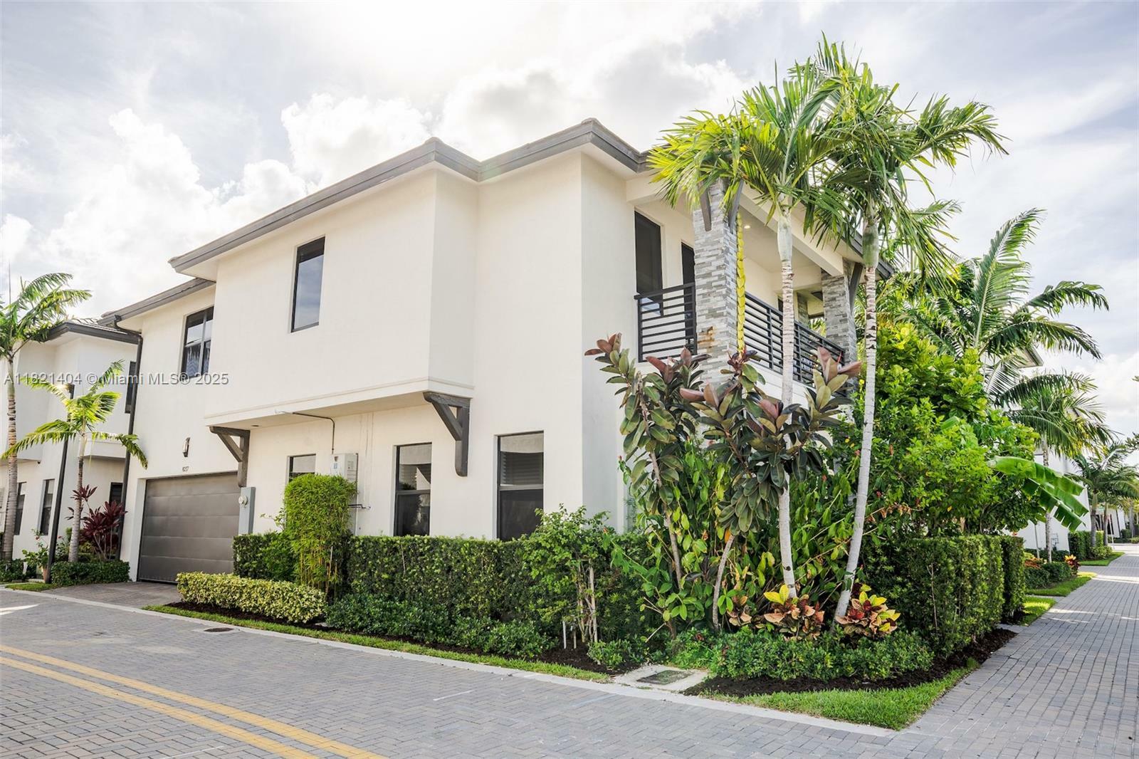 Property Photo: 8217 NW 46th St FL 33166