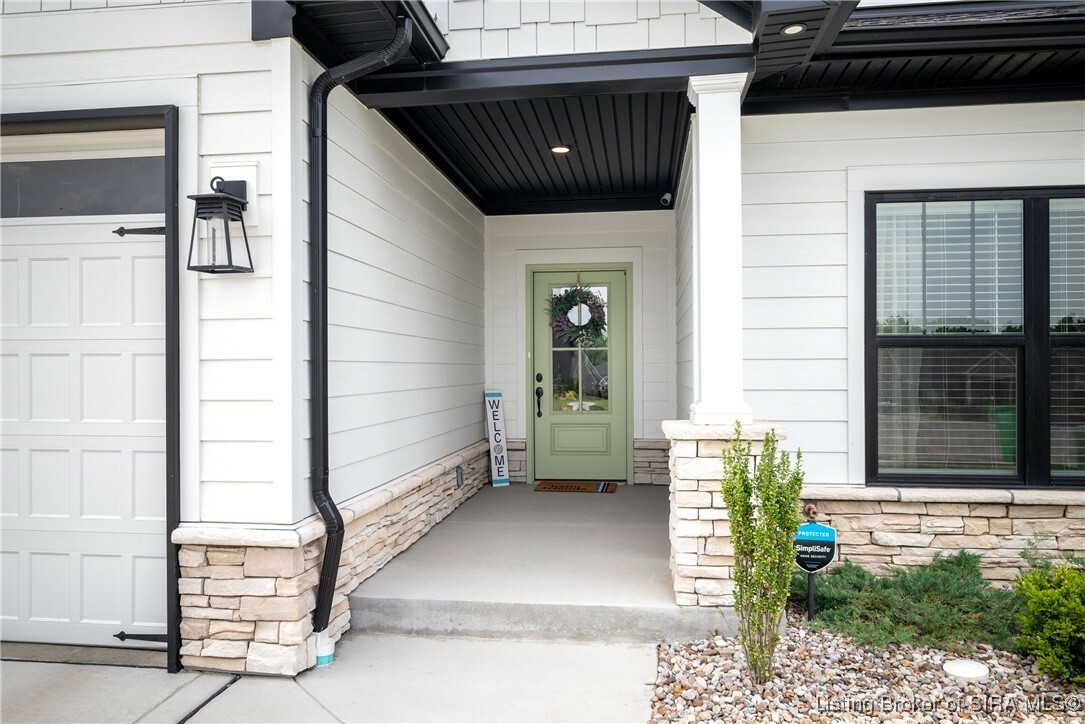Property Photo: 3081 Bridlewood Lane IN 47150
